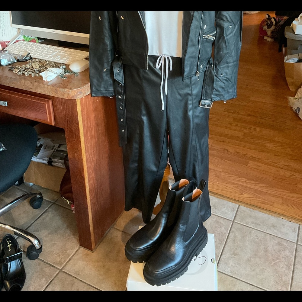 Zara Black Leather Chelsea Boot Size 9/40, NWT - NWOB - Picture 1 of 16